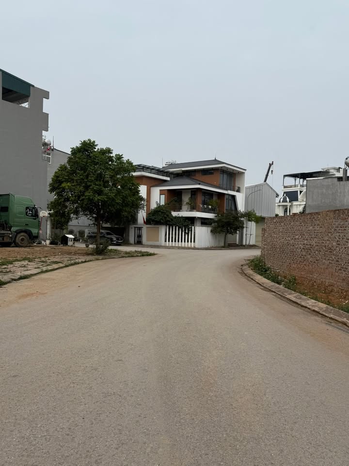 FrontHouse 3 mặt tiền Phường Liên Bảo 240m² giá 4 tỷ - Cơ hội vàng cho nhà đầu tư!