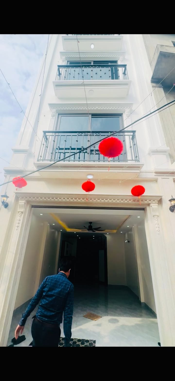 Nhà 5 tầng tại Lai Xá, Hoài Đức 45m² giá 6 tỷ - Ô tô đỗ cổng!