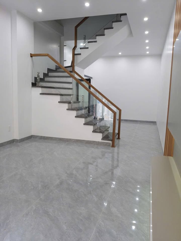 Nhà phố 4 tầng 639 Ngô Gia Tự, 44.5m² giá 3.85 tỷ - Chính chủ bán gấp!