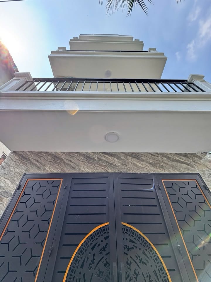 Nhà riêng Phường Vĩnh Hưng 50m² giá 5.8 tỷ - Lô góc ô tô đỗ cổng!