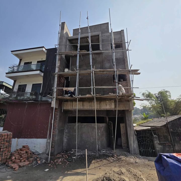 Nhà 3 tầng tại Phường Hà Lầm, 63m² giá 2 tỷ - Đường rộng, đỗ cửa thoải mái!