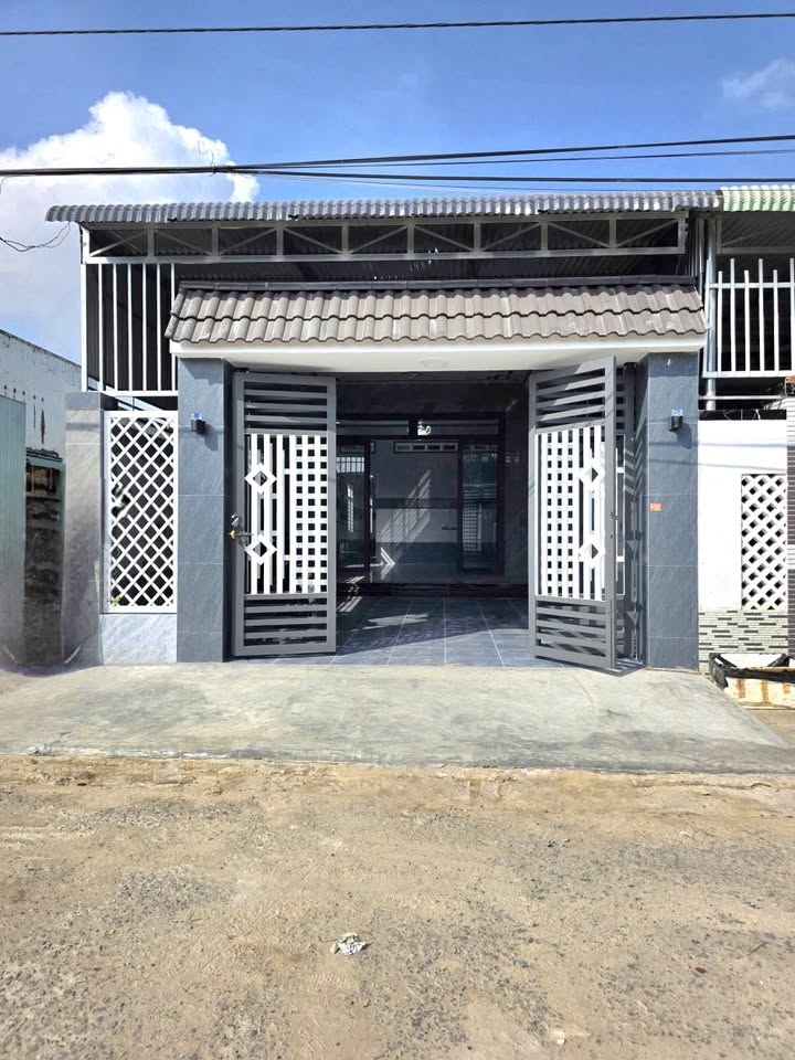 Nhà mới bán tại Khu phố Ninh Đức, Tây Ninh 165m² giá 1.95 tỷ - Sẵn sàng vào ở ngay!