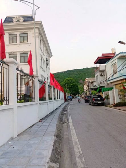 Nhà kiên cố Cẩm Sơn 310m² giá 2 tỷ - Ô tô đỗ tận nhà!