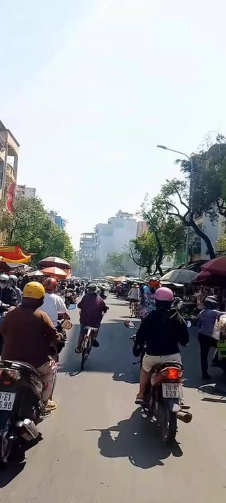 FrontHouse 2 mặt tiền Hoàng Hoa Thám, Phú Nhuận 200m² giá 10 tỷ - Cơ hội đầu tư hấp dẫn!