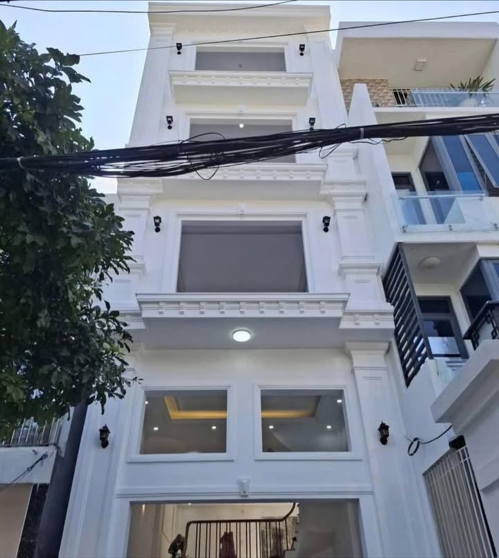 Nhà 4 tầng Ngọc Hồi 40m² giá 5.4 tỷ - Vị trí đẹp, sẵn sàng vào ở!