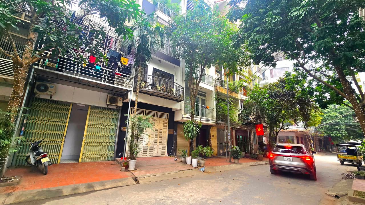 Shophouse La Khê 50m² giá 13 tỷ - Đối diện ParkCity, sẵn nhà 2 tầng!