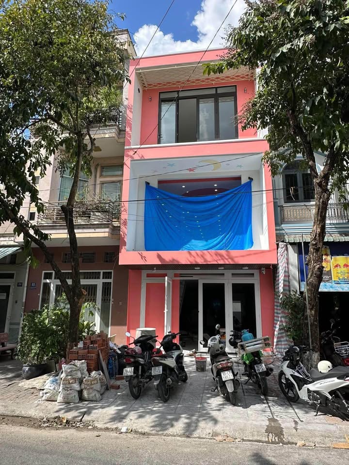 Nhà mặt tiền kinh doanh 2 tầng tại Cần Thơ 100m² giá 13.5 tỷ - Đầu tư sinh lời ngay!
