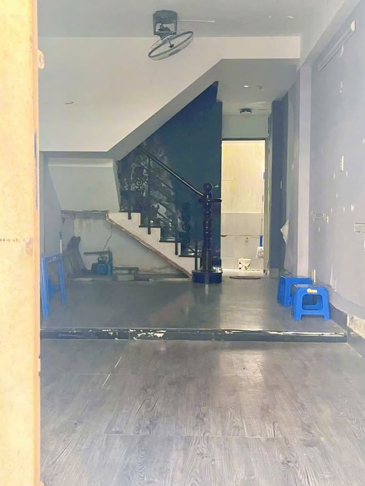 Nhà Quận 1 Hẻm Xe Hơi Võ Văn Kiệt 25m² giá 7.9 tỷ - Sổ hồng chính chủ!