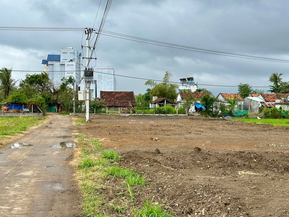 Lô đất thổ cư gần UBND xã Ô Loan, Tuy An, Phú Yên - Giá tốt chỉ vài triệu/m²!