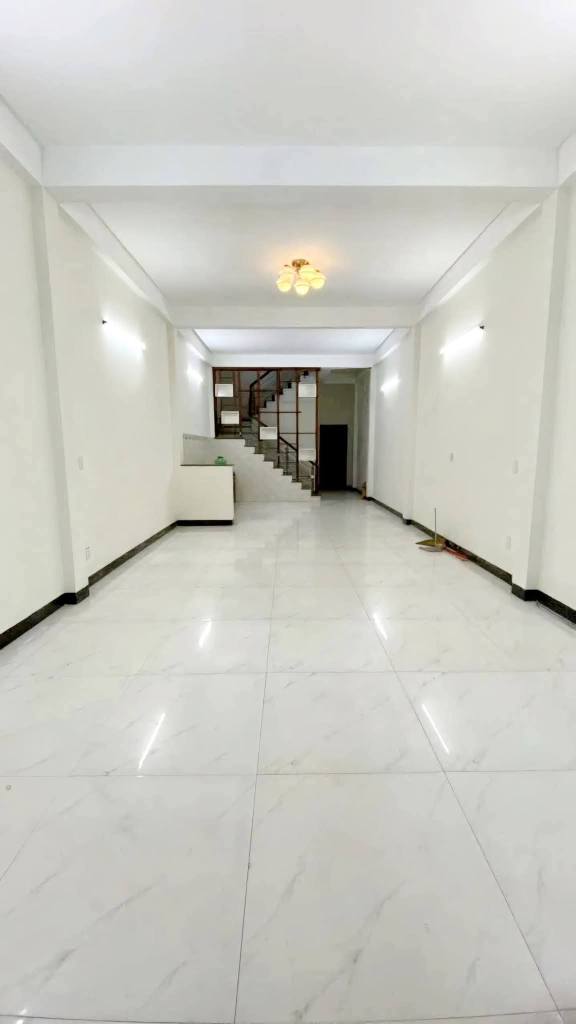 Nhà phố cho thuê mặt tiền Ỷ Lan Nguyên Phi, Đà Nẵng - 100m² với 4 phòng ngủ, giá chỉ 20 triệu/tháng!