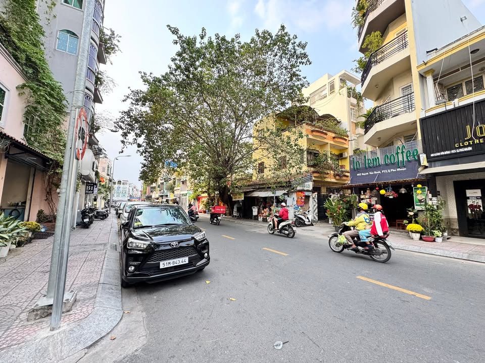 Nhà phố mặt tiền Huỳnh Văn Bánh, Phú Nhuận 51m² giá 10 tỷ - Kinh doanh sầm uất!