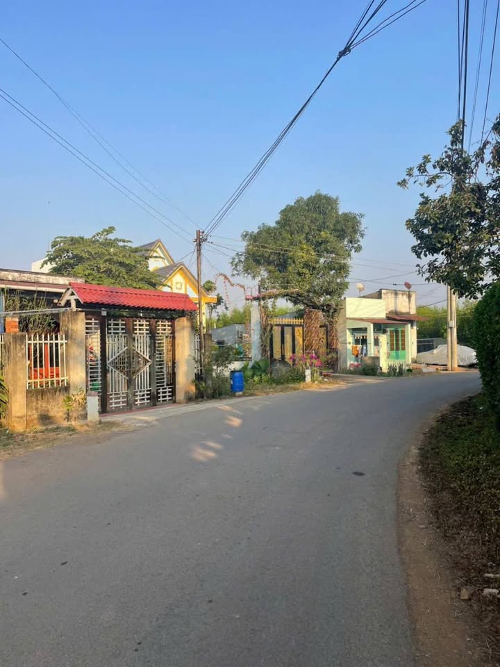 Đất nền 2000m² tại Ấp 6, Xã Sông Trầu, Trảng Bom - Kinh doanh sầm uất chỉ 2.77 tỷ!