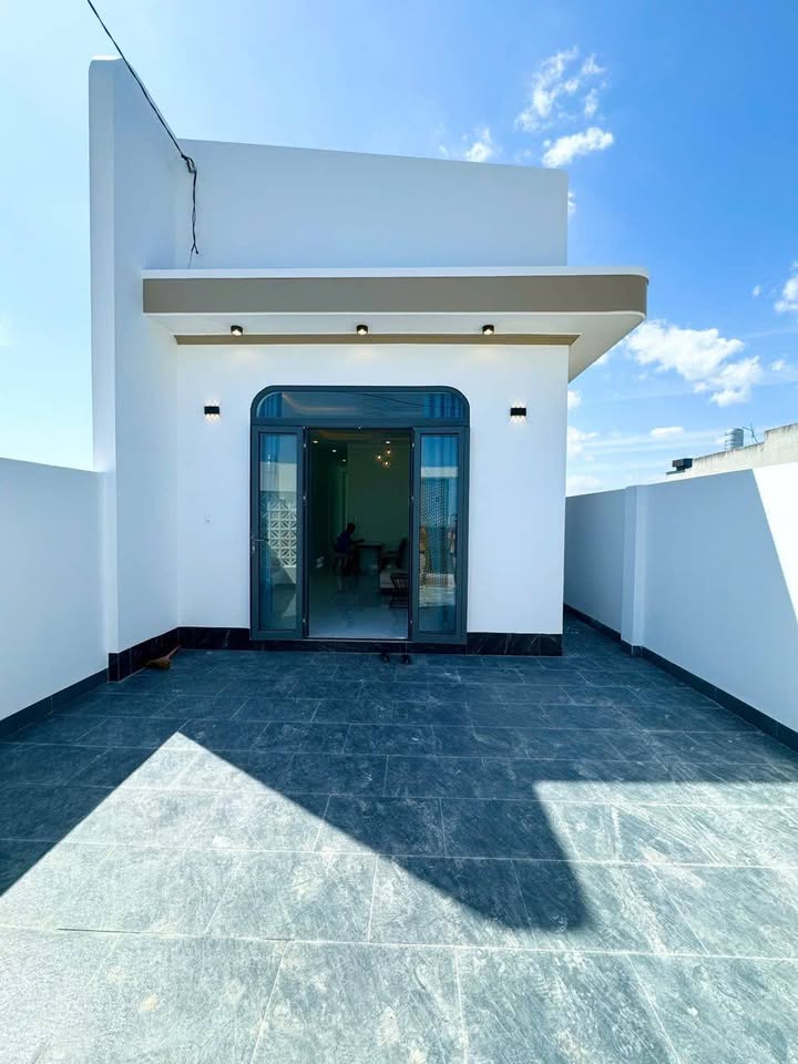 Nhà phố Bình Thuận 105m² giá 1.45 tỷ - Sân đậu ô tô tiện lợi!