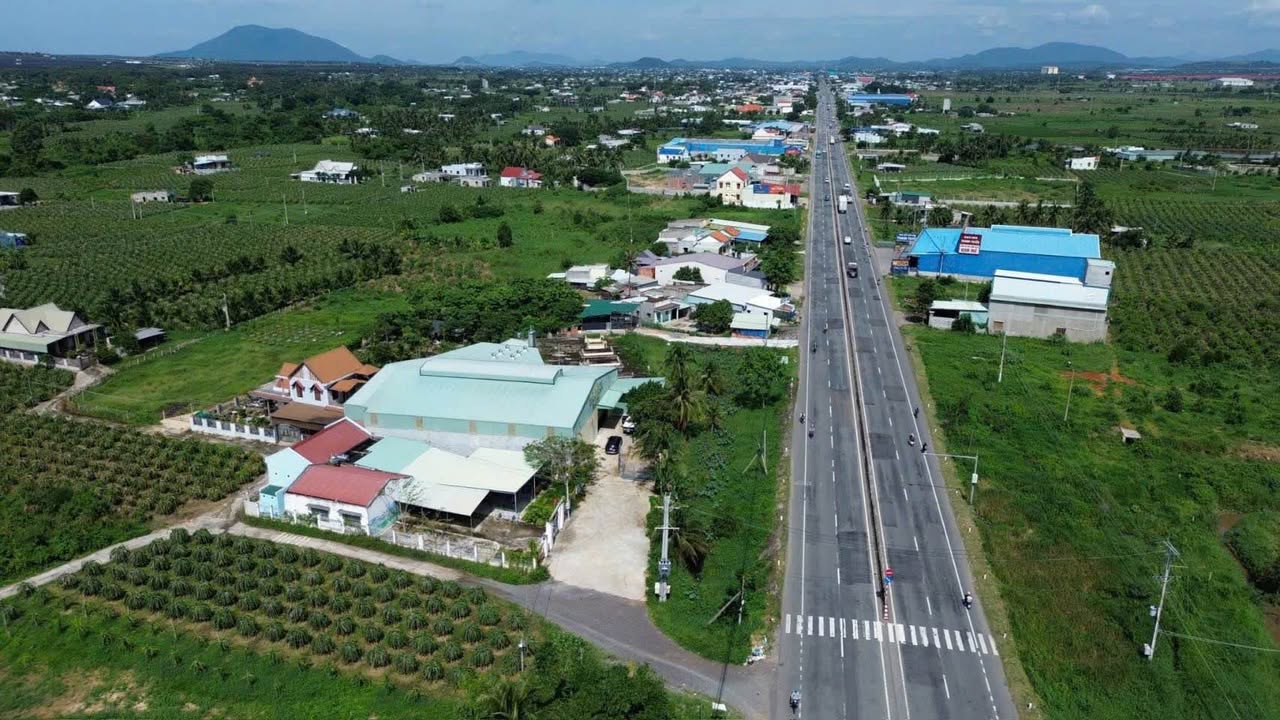 Đất nền 1000m² mặt tiền đường nhựa xã Hàm Liêm giá chỉ 4.5 tỷ - Cơ hội đầu tư hấp dẫn!