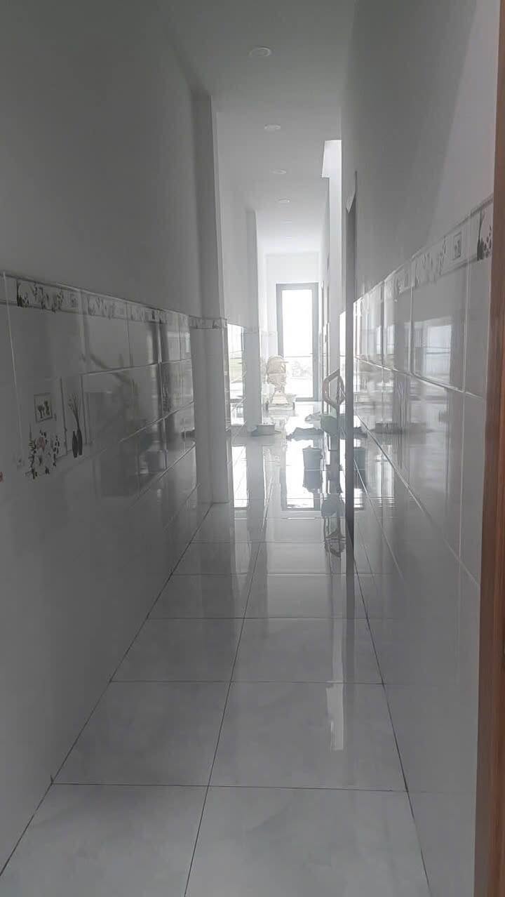 Nhà đẹp 1 trệt 2 lầu Phú Hữu 84m² giá 6.5 tỷ - Dọn vào ở ngay!