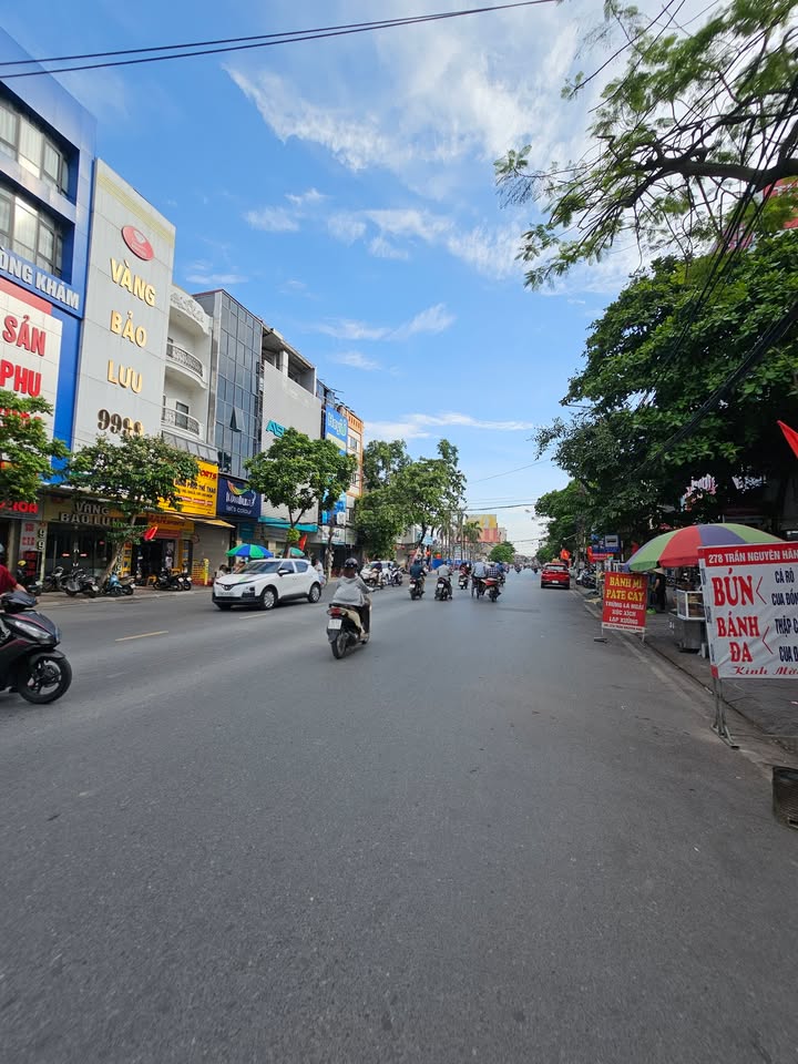 Nhà 3 tầng mặt đường Trần Nguyên Hãn 43m² giá 12 tỷ - Cơ hội sở hữu mặt tiền đẹp!