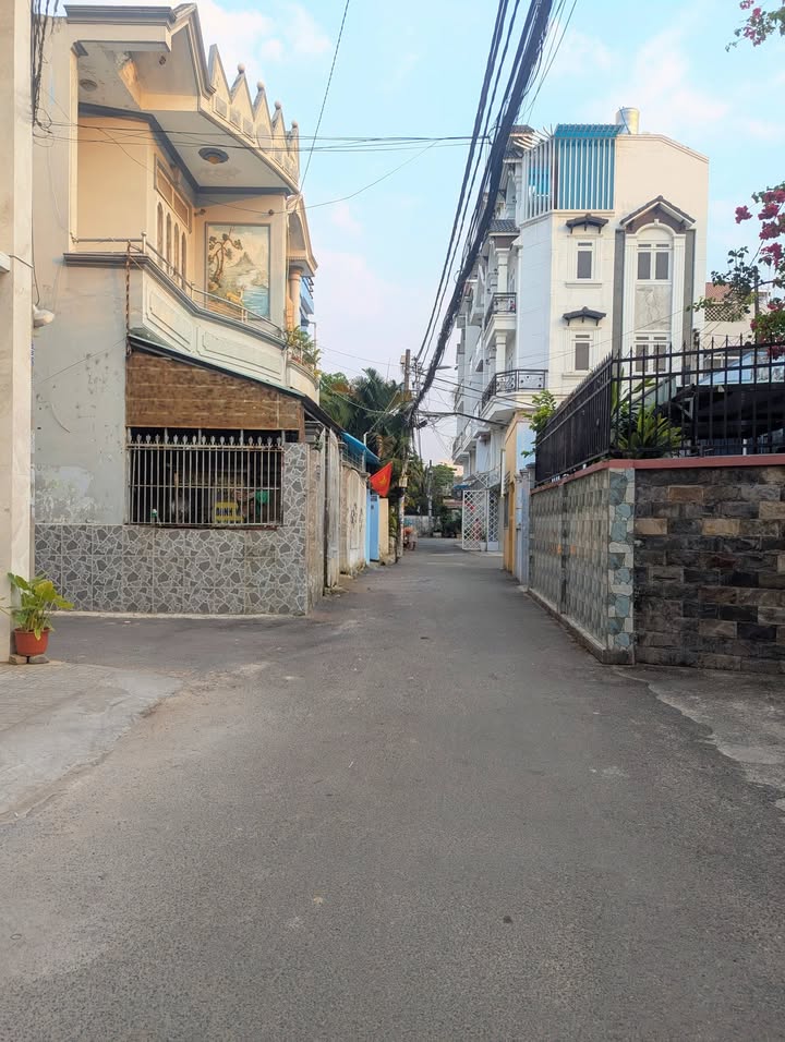 Nhà cấp 4 Gò Vấp 70m² giá 5.45 tỷ - Hẻm xe hơi, gần mặt tiền!