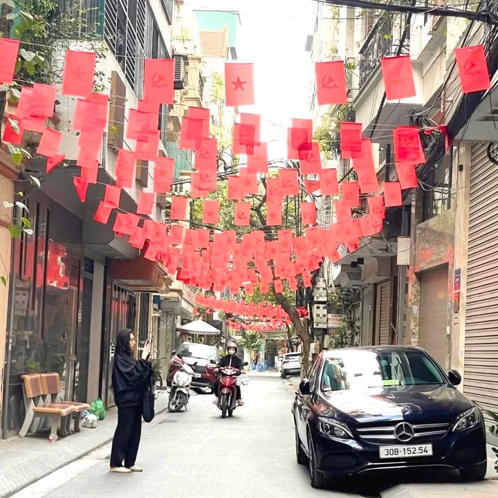 Nhà phố Hoàng Hoa Thám, Tây Hồ 62m² giá 25 tỷ - Đầu tư lý tưởng cho văn phòng!