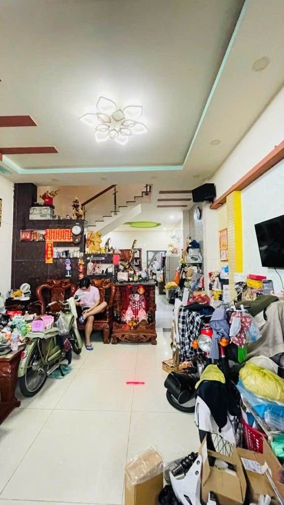 Nhà phố Lạc Long Quân Quận 11 105m² giá 12.5 tỷ - Đầu tư sinh lời ngay!