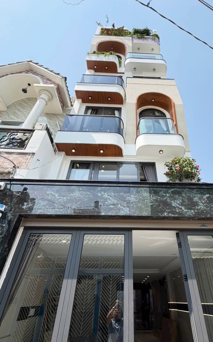 Nhà phố Gò Vấp 82m² giá 13 tỷ - Đầy đủ nội thất, thang máy tiện nghi!