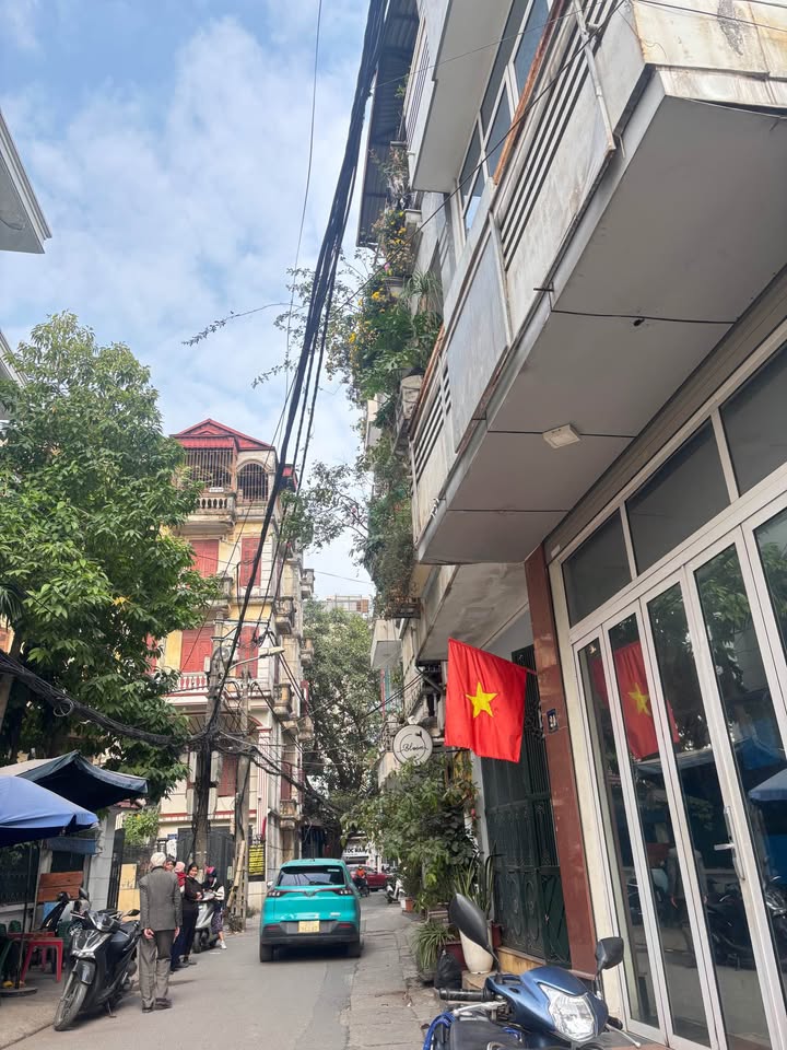 Nhà Hoàng Quốc Việt - Cầu Giấy 45m² giá 13 tỷ - Ngõ ô tô tránh, sẵn sàng ở ngay!