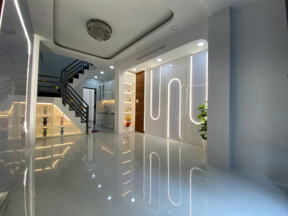 Nhà riêng 2 tầng tại Quận 11, 37m² giá chỉ 5.1 tỷ - Hẻm xe tải dễ vào!