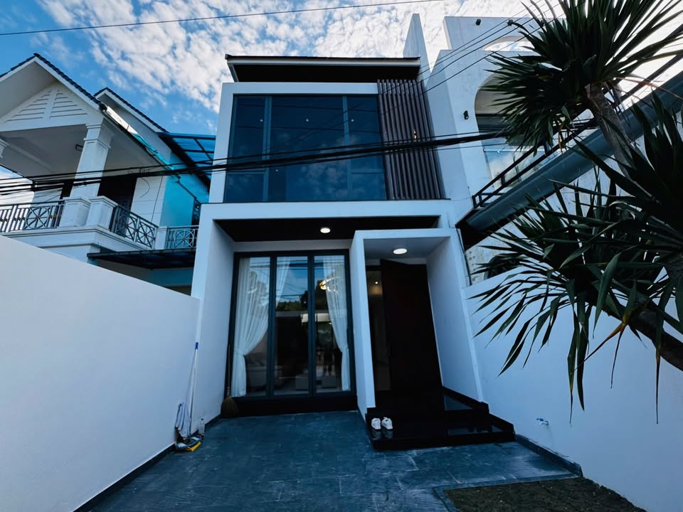 Villa mặt tiền Thiên Thai, An Cựu, 133m² giá 3.8 tỷ - Đầy đủ nội thất sang trọng!