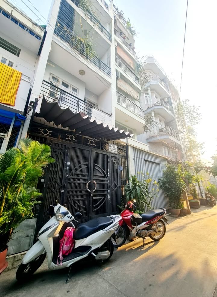 Nhà phố Lạc Long Quân, Quận 11, 48m² giá 9 tỷ - Chính chủ bán gấp!