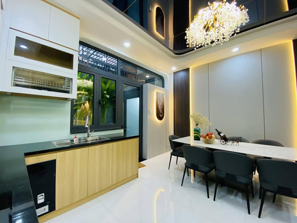 Nhà mặt tiền đường D4, Phú Mỹ Q7, 90m² giá 17.9 tỷ - Sẵn sàng vào ở ngay!