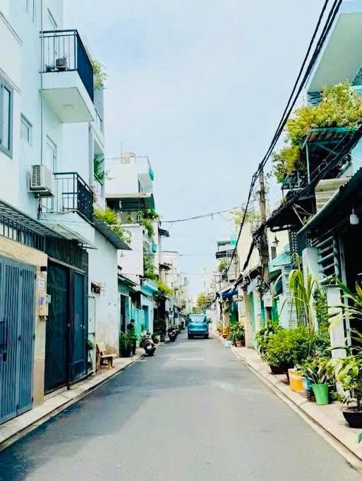 Nhà riêng Tân Phú 118m² giá 12.8 tỷ - Khu dân cư an ninh, tiện ích đầy đủ!