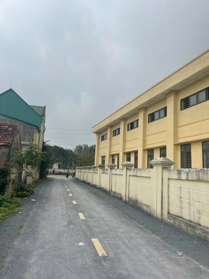 Đất thổ cư Nghi Trung 100m² giá 1.8 tỷ - Cần bán gấp, vị trí đẹp!