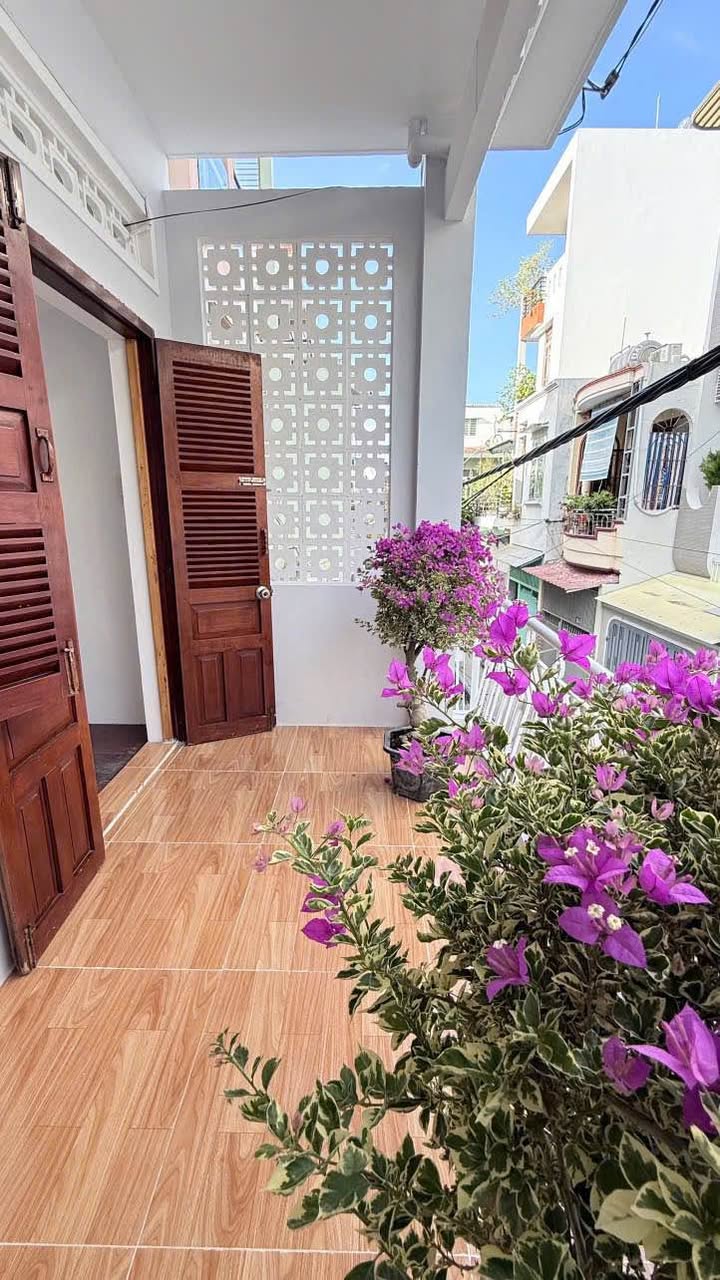 Nhà phố 2 tầng tại Nha Trang, 51.8m² giá 5.5 tỷ - Gần trường học và chợ