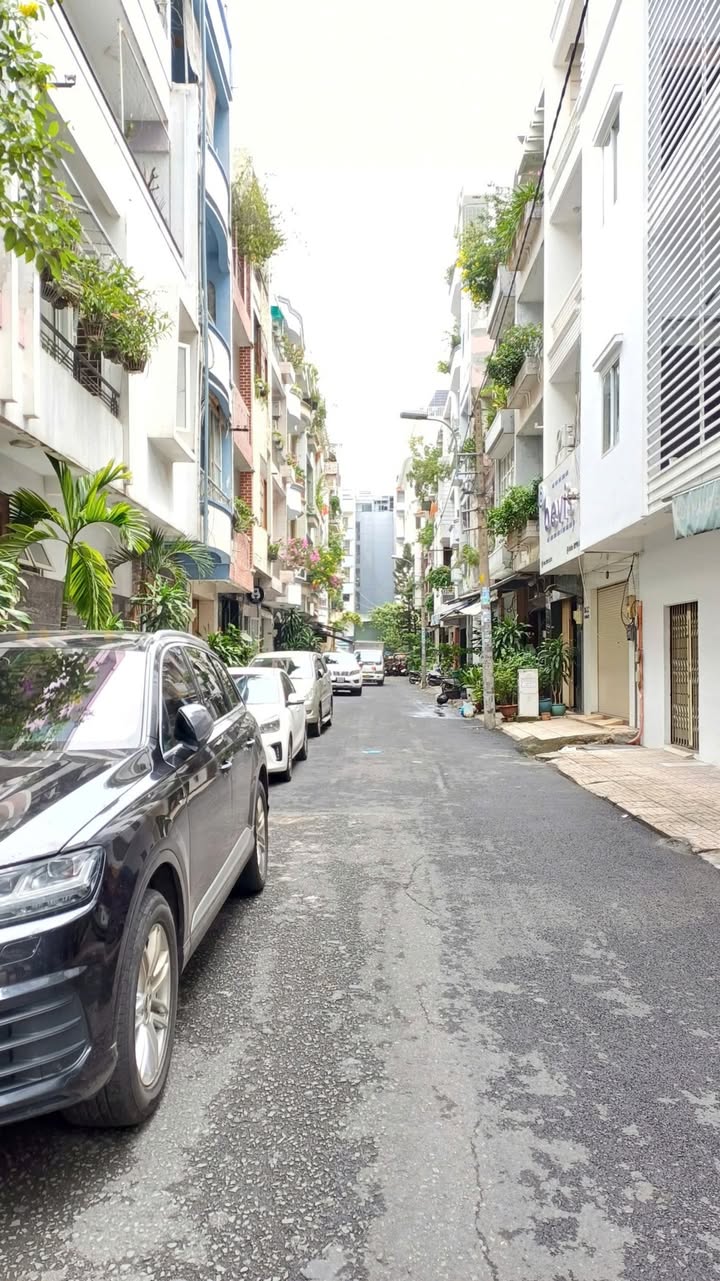 Nhà riêng hẻm 8m Lạc Long Quân, Tân Bình 90m² giá 9.6 tỷ - Đầu tư sinh lời cao!