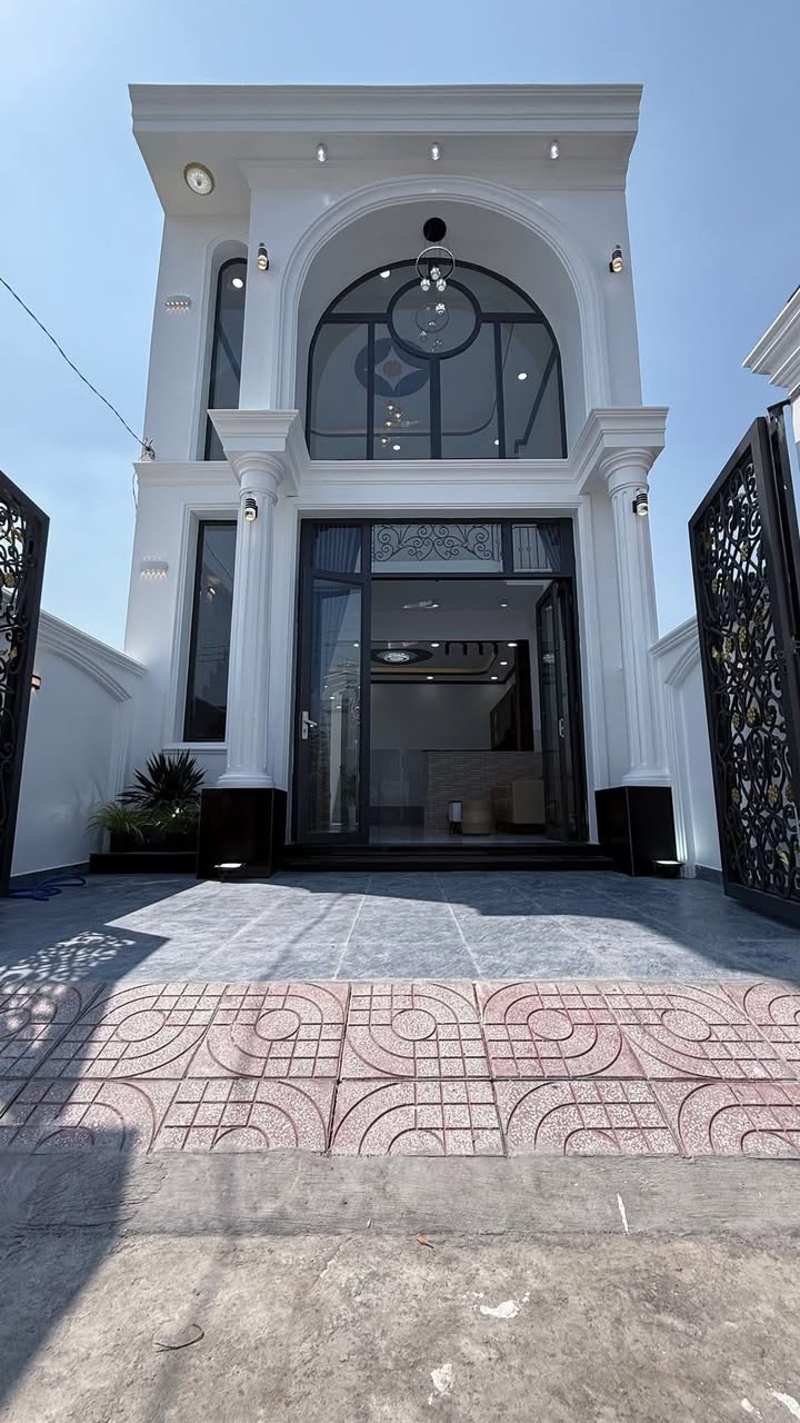 Nhà Kiểu Pháp Mới Hoàn Thiện Cần Giuộc 85m² giá 1.86 tỷ - Sẵn sàng vào ở!