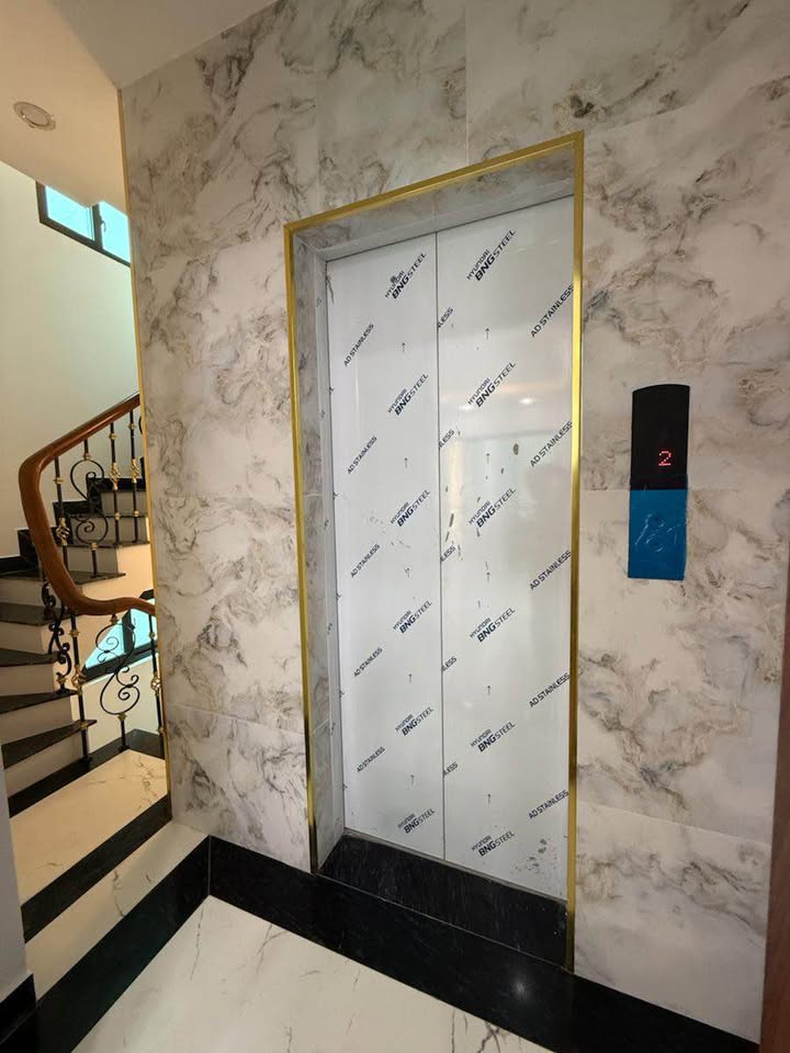 Nhà Đê La Thành Nhỏ, Đống Đa, 32m² giá 12 tỷ - Nhà mới, thiết kế hiện đại!