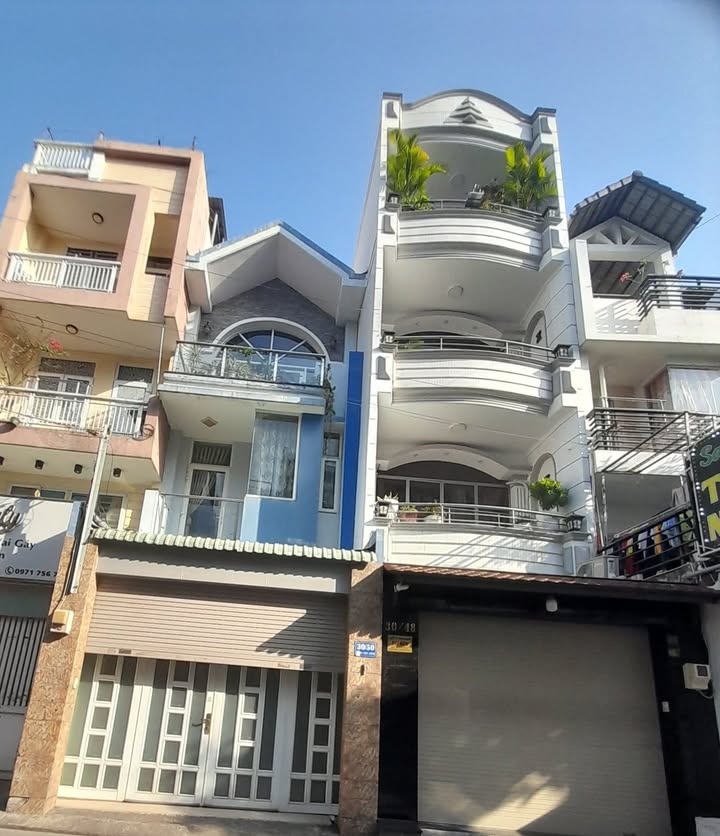 Nhà 3 tầng Tân Sơn Nhì 160m² giá 7 tỷ - Hẻm VIP, an ninh tuyệt đối!