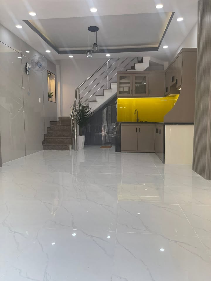 Nhà 3 tầng Đường Số 5, Bình Hưng Hòa, 32m² giá 4.1 tỷ - Mới tinh, an ninh!