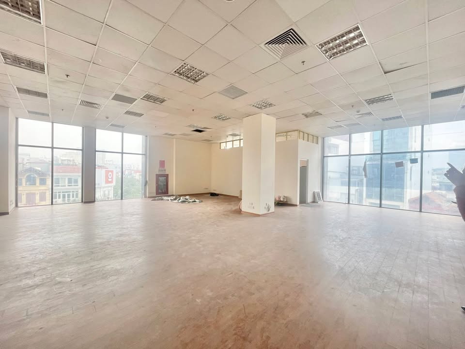 Văn phòng cho thuê Trung Yên Plaza Cầu Giấy 250m² giá 77.5 triệu - Địa điểm lý tưởng cho doanh nghiệp!