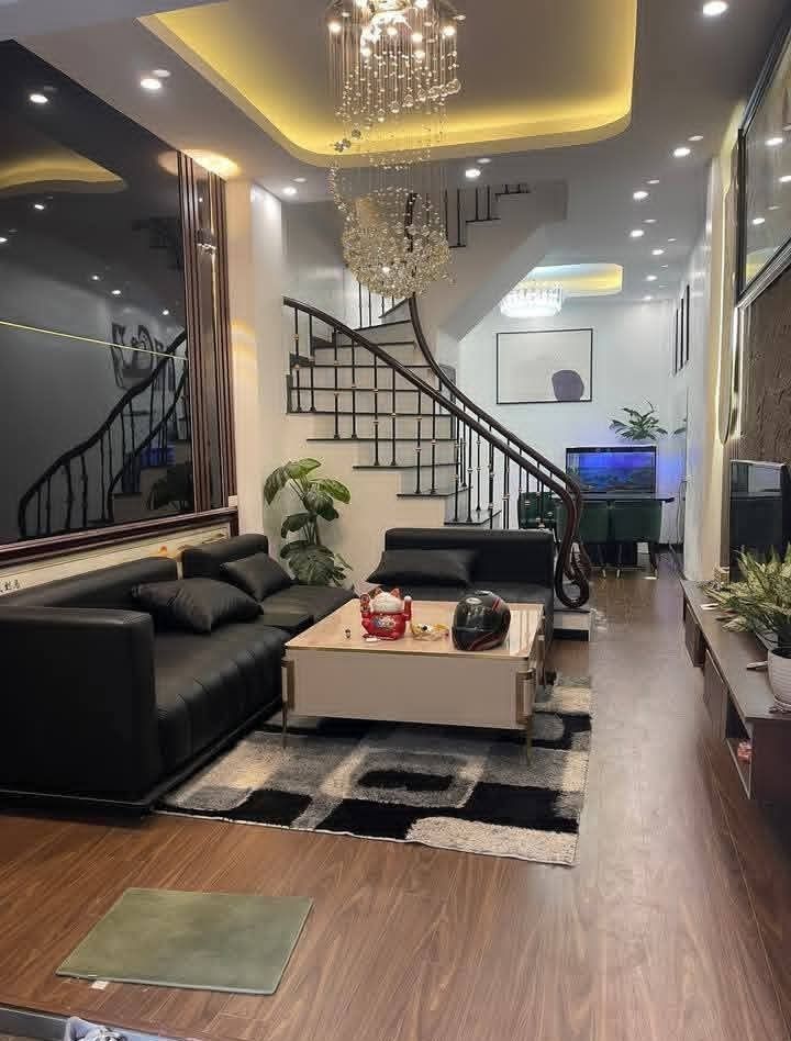 Nhà phố Lĩnh Nam 40m² giá 7 tỷ - Đẹp ở ngay, ô tô vào tận nơi!