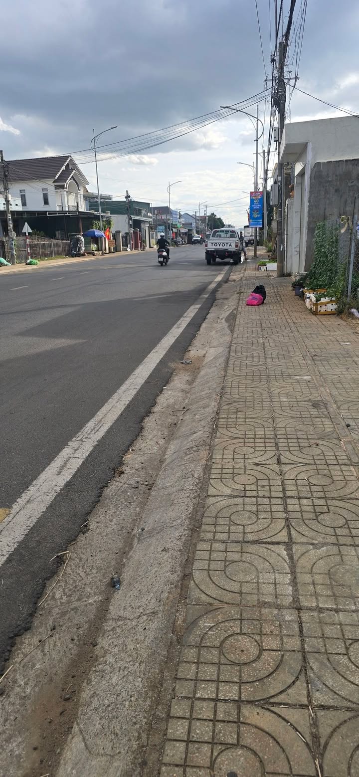 Nhà cấp 4 mặt tiền Hoàng Văn Thụ, Đức Trọng, 190m² giá 5.3 tỷ - Đầu tư sinh lời!