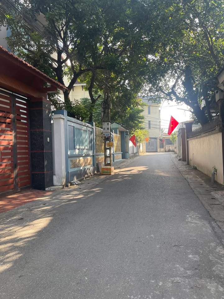 Đất nền tại Phạm Hồng Thái, Hòa Bình 98m² giá 1 tỷ - Ô tô vào tận nơi!