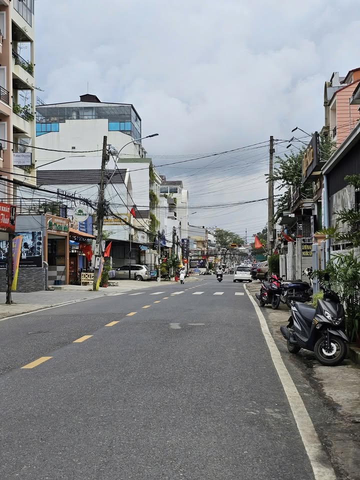 Khách sạn mặt tiền Hai Bà Trưng Đà Lạt 126m² giá 22 tỷ - Cơ hội đầu tư tuyệt vời!