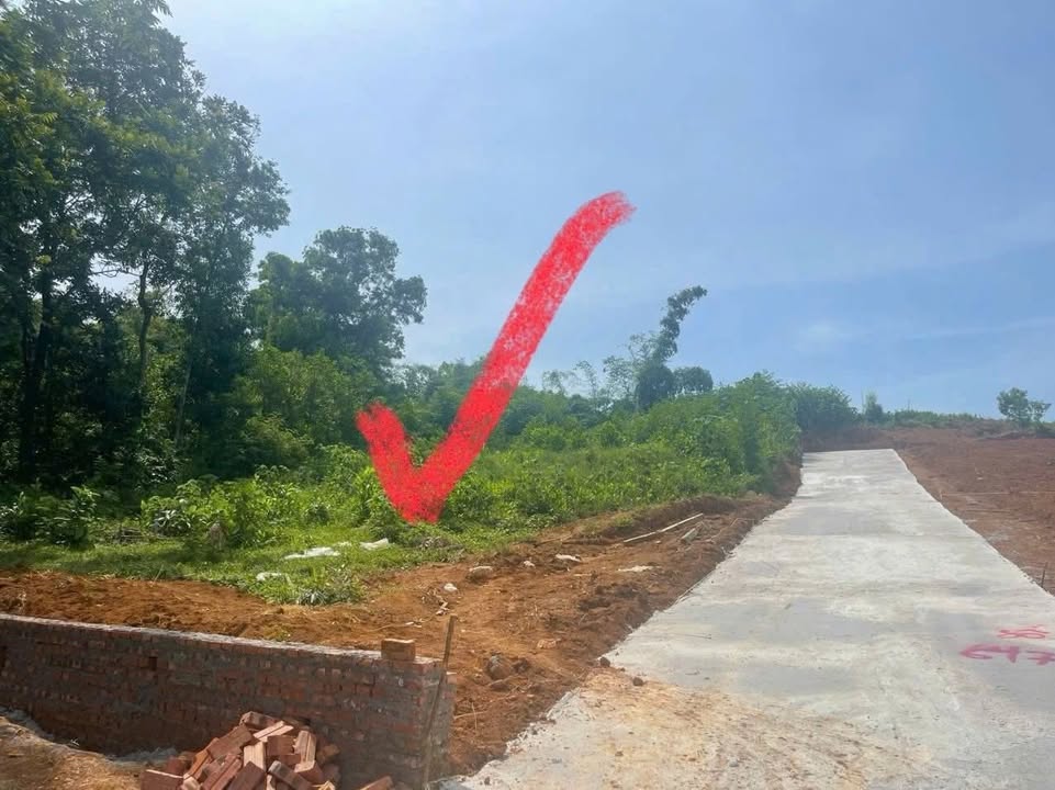 Đất nghỉ dưỡng tại Ba Vì 1070m² giá 2 tỷ - Sổ hồng chính chủ, cách sông Đà chỉ 600m!