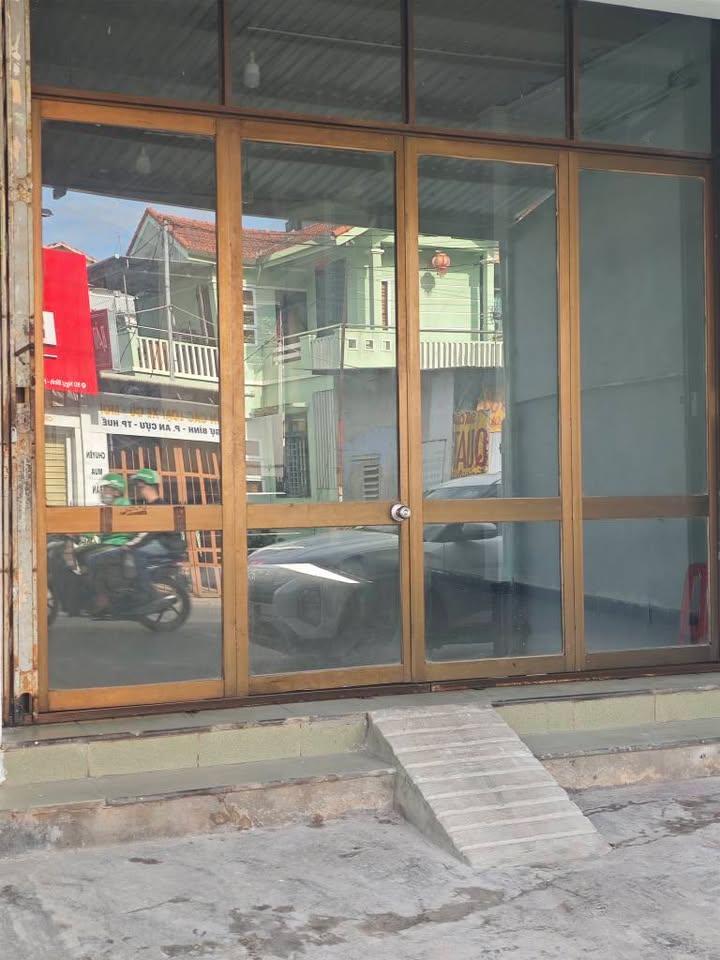 Nhà 2 tầng mặt tiền đường Ngự Bình, 91m² giá 7.5 tỷ - Tiện ích vượt trội!