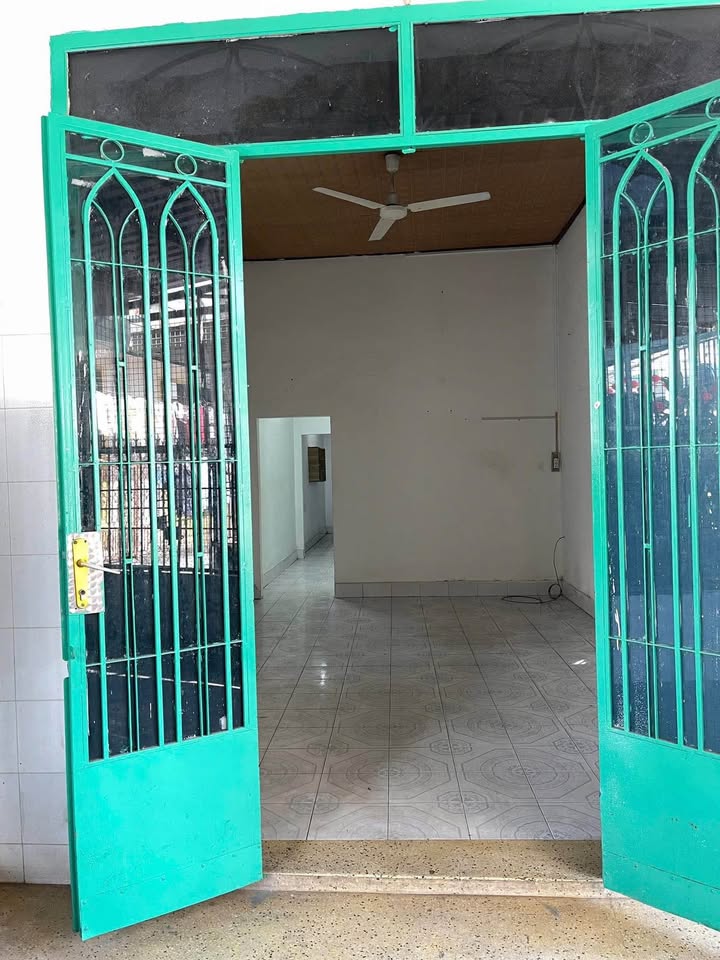 Nhà cấp 4 tại Phường Tân Mai, 100m² giá 4.5 triệu - Sẵn sàng cho thuê!