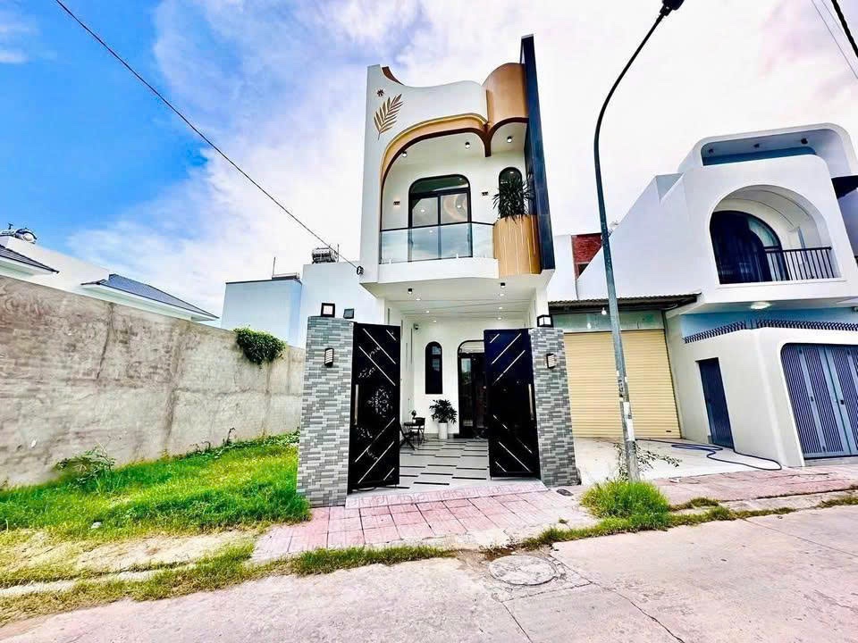 Nhà chính chủ Trảng Bom 180m² giá 2.1 tỷ - Full nội thất xịn!