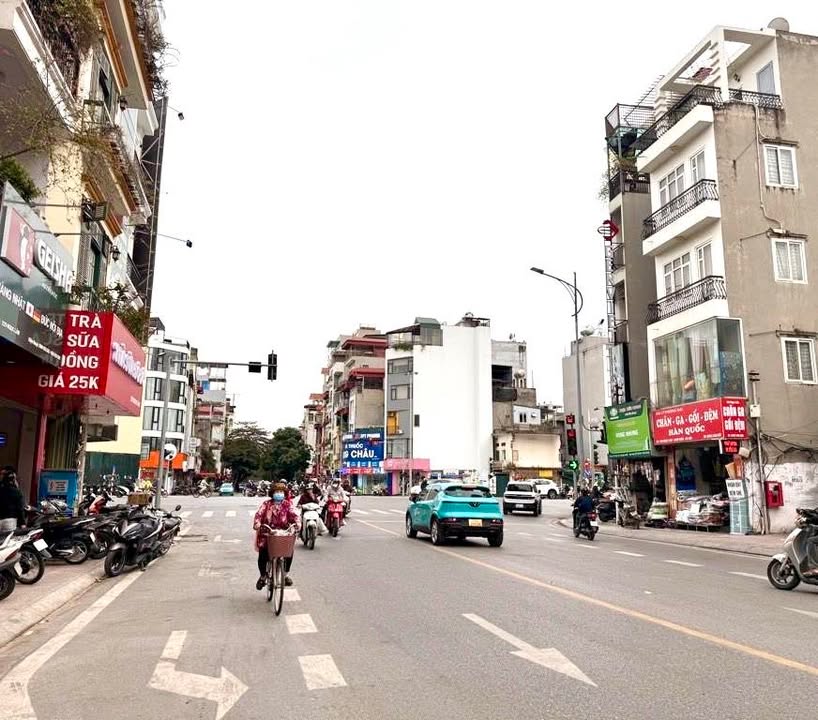 Nhà phố Ngọc Lâm 33m² giá 7,1 tỷ - Tiện nghi di chuyển chỉ 5 phút đến phố cổ!