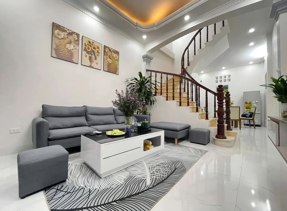 Nhà phố Hoa Lâm, Quận Long Biên 45m² giá 6.6 tỷ - Sổ đỏ chính chủ, tiện ích đầy đủ!