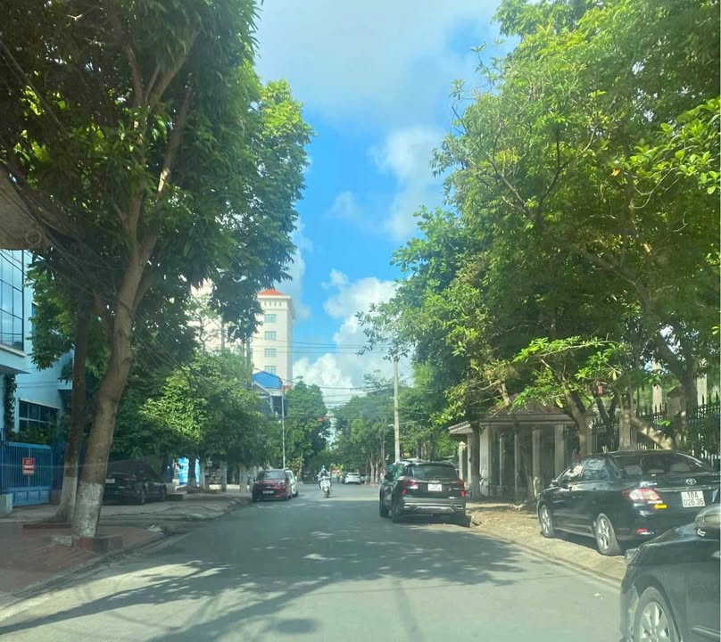 Nhà 3 tầng mặt đường Mạc Đĩnh Chi, Nam Định - 64m² giá 4.95 tỷ - Thương lượng ngay!