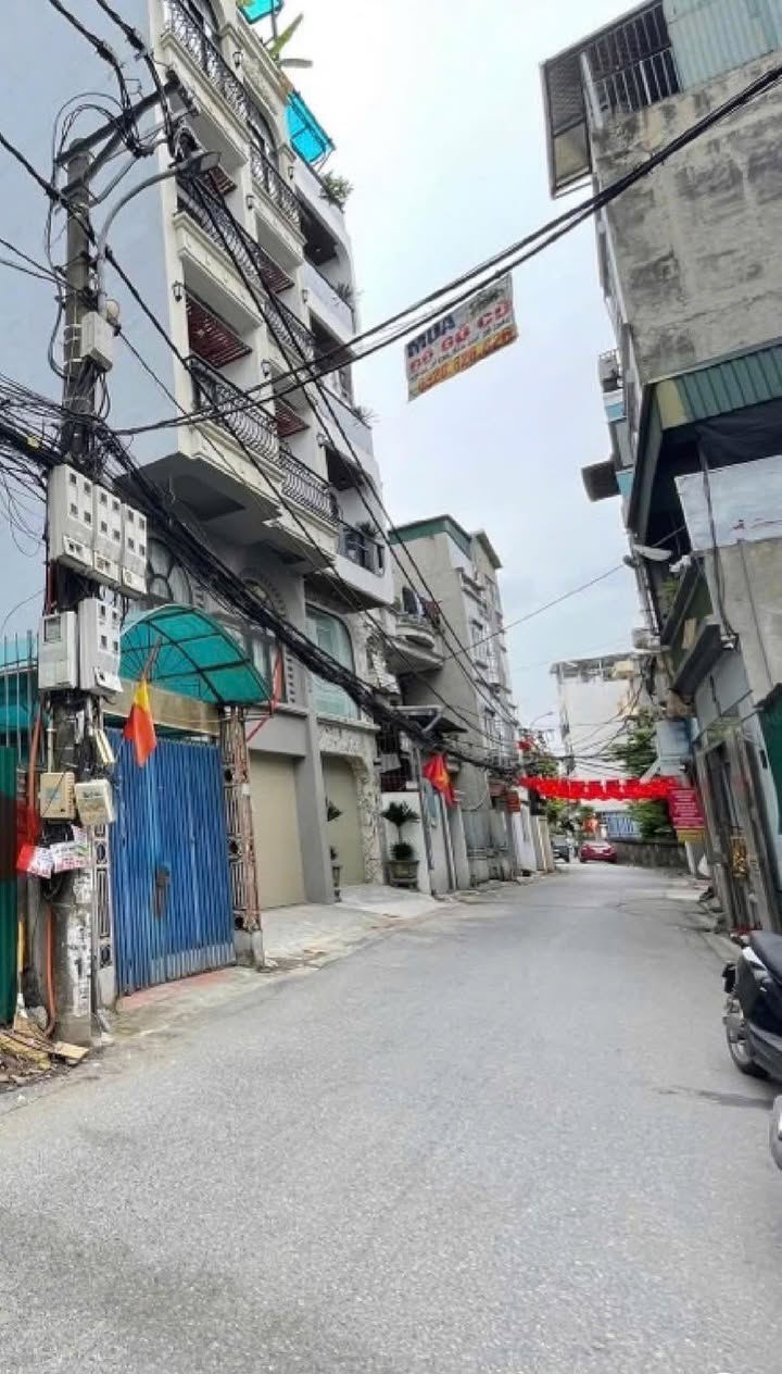 Nhà phố Bồ Đề Long Biên 35m² giá 7.39 tỷ - Sổ đỏ chính chủ, tiện ích đầy đủ!